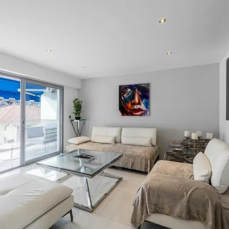 Beautiful With Sunny Terrace Apartment