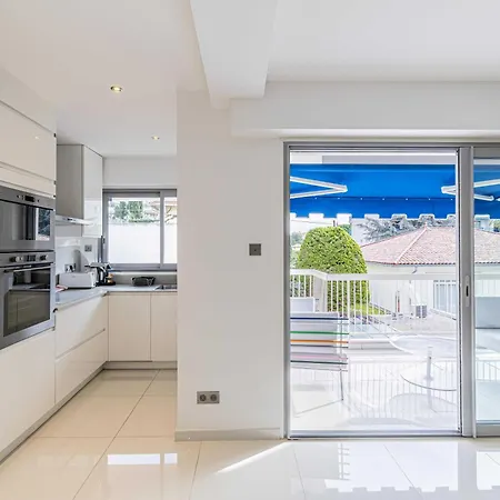 Beautiful With Sunny Terrace Apartment *
